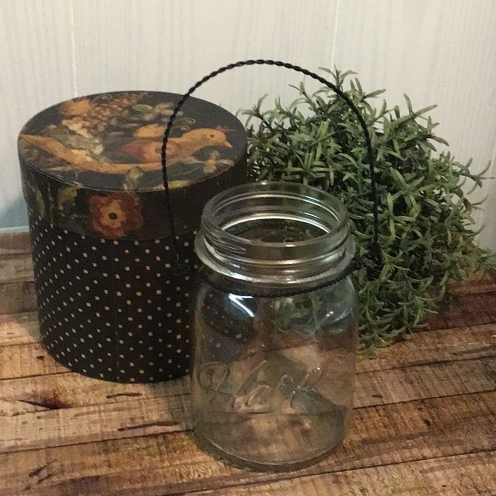 ♥️5/25$ Primitive hanging mason jar with box